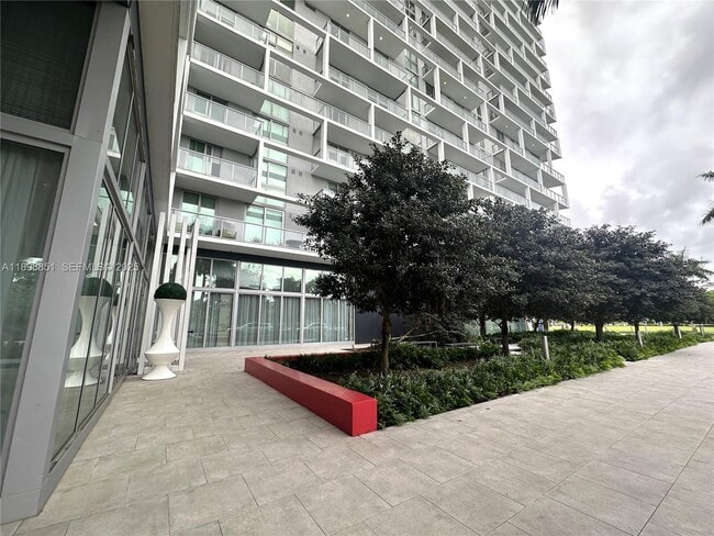 Photo - 2000 Metropica Wy Unit 1401