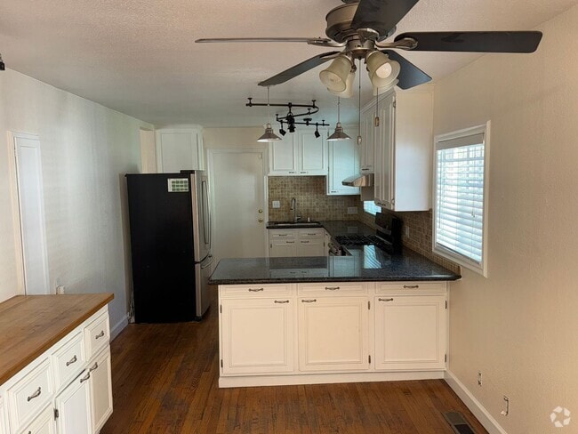 Building Photo - Quiet Town of Clarksburg Rental
