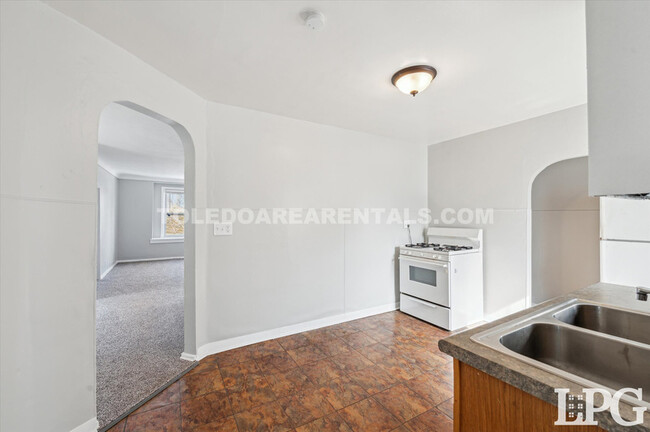 Photo - 340 E Lake St Condo Unit Upper