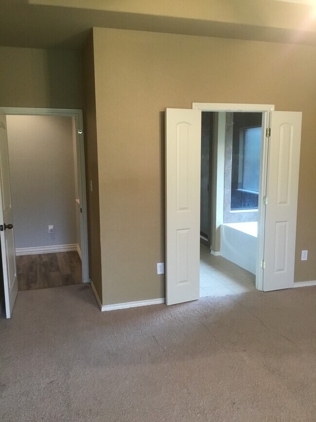 Photo - 502 Spring Dr