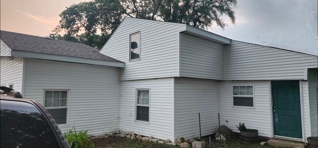 Photo - 905 N Somonauk Rd
