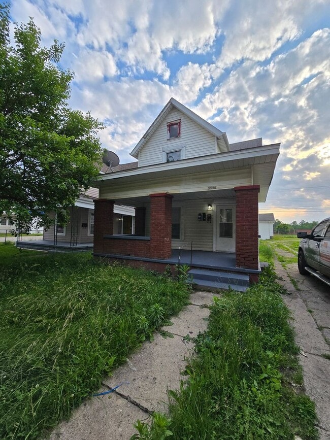 Building Photo - 2207 S Walnut St Unit 1