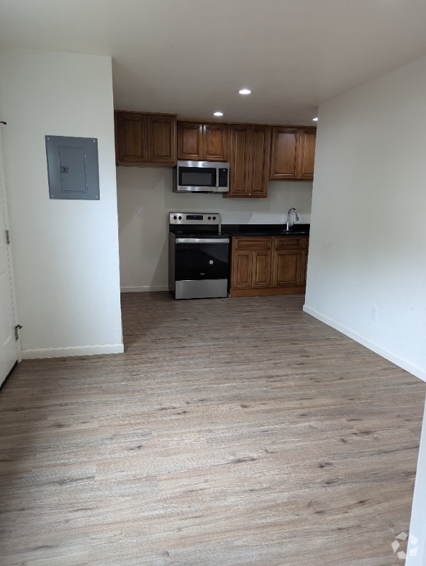 Building Photo - 129 6th St Rental