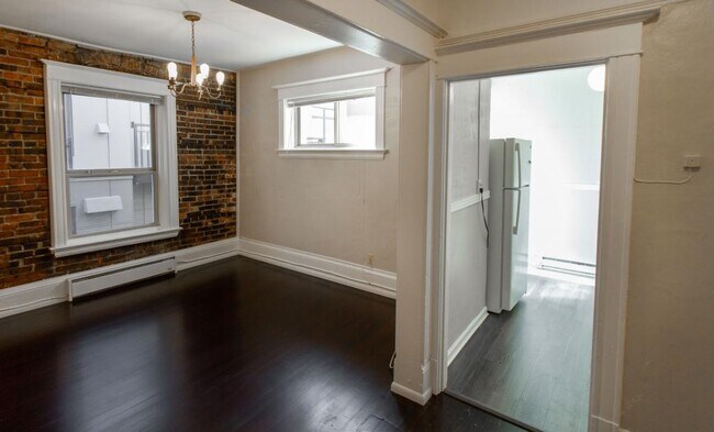 Photo - Goldie Apartments - Room for rent Unit U