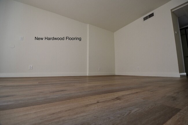 Photo - 12142 Oxnard St Apartment Unit 05