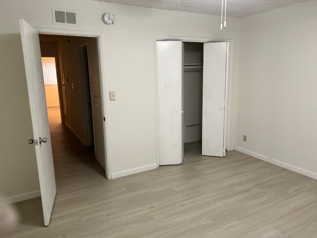 Photo - 412 N Louise St