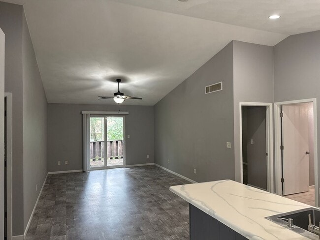 921 Minns Dr Unit 921-2
