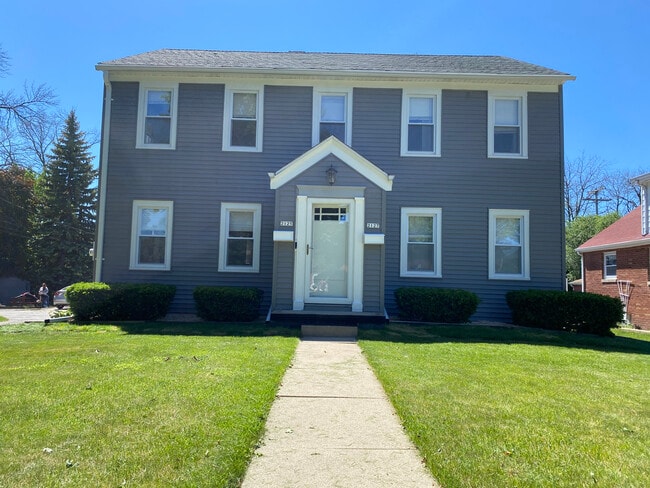 Building Photo - 2127 S 102nd St Unit 2127
