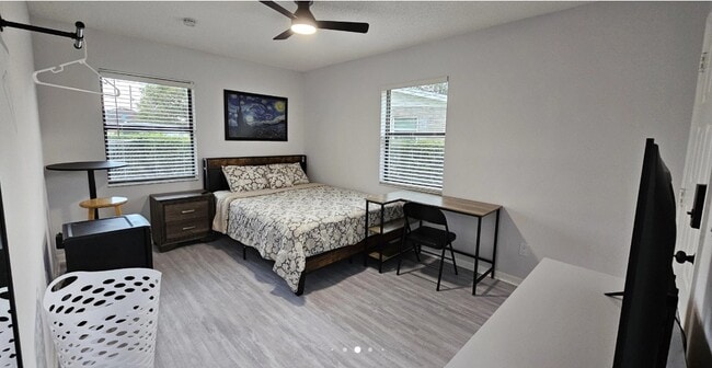 Photo - 10950 Fernando St