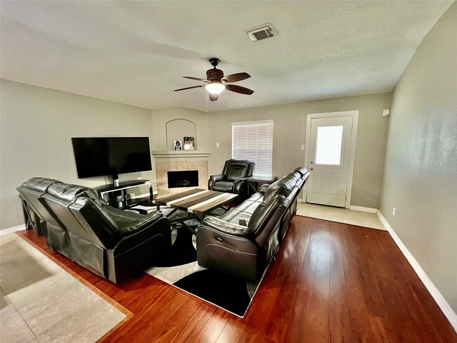 Photo - 9610 Serenata Ct