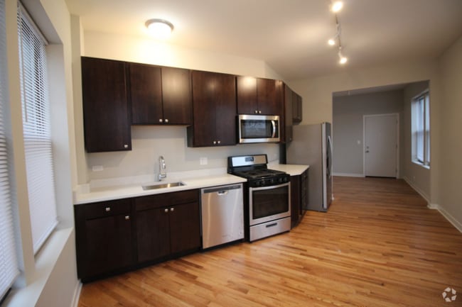 Building Photo - 4200 N Milwaukee Ave Rental
