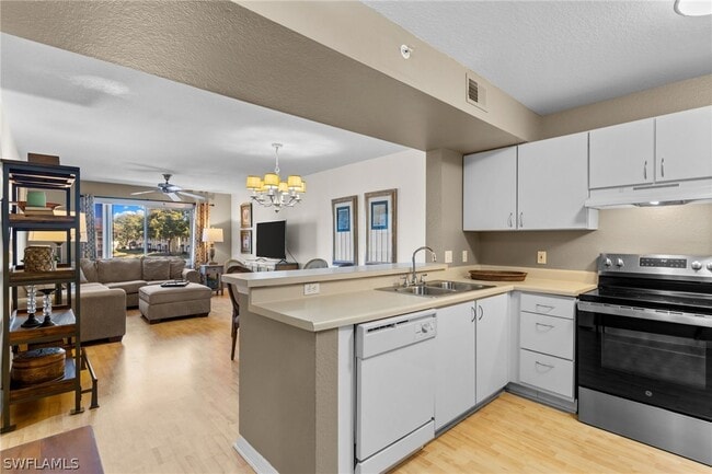 Building Photo - 8274 Key Royal Cir Unit 1022