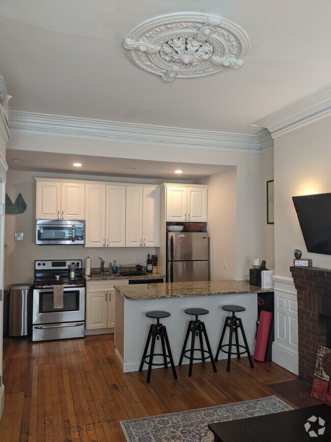 Building Photo - 591 Beacon St Unit 02 Rental