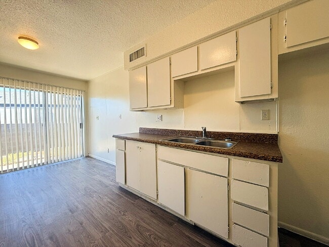 Photo - Bright and beautifully updated 2-bedroom h... Unit 1