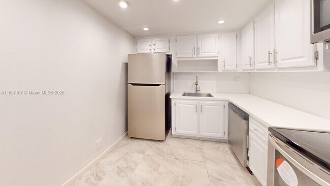Building Photo - 500 Three Islands Boulevard Unit 822 Rental