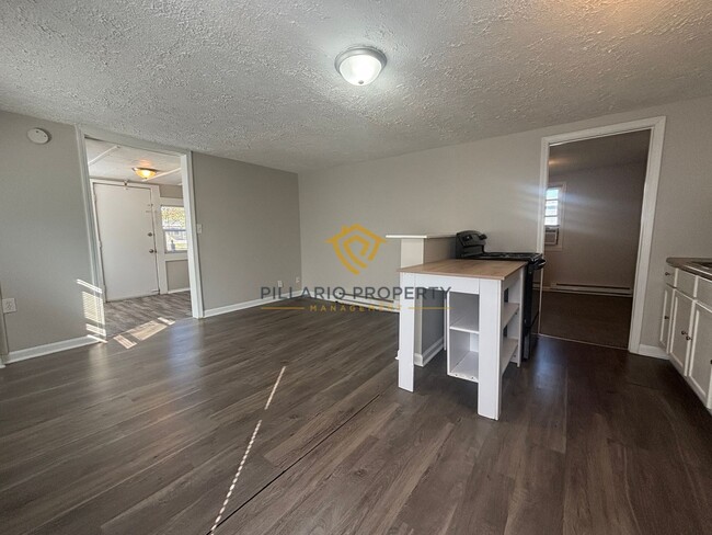 Photo - West Side, Close to the Airport, 1 Bedroom...