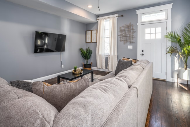 Photo - 422 Thornton St