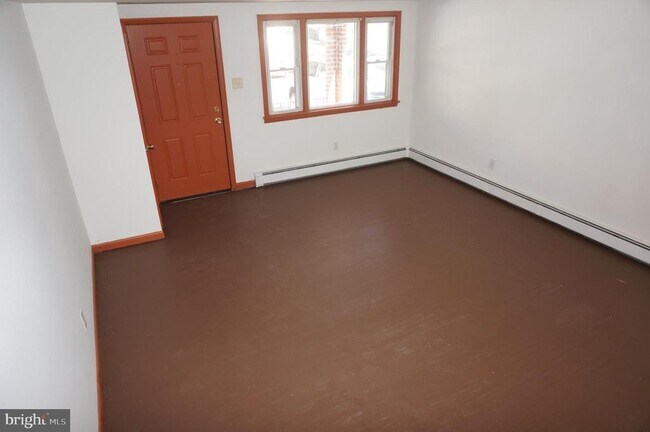 Photo - 250 E Chestnut St