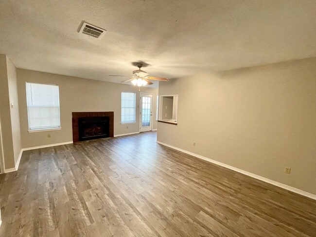 Building Photo - 3825 Kimberly Dr