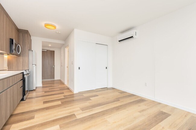 Photo - Urban Living w/Amenities - Studio w/1ba/1pkg PETS NEGOTIABLE! Unit 308