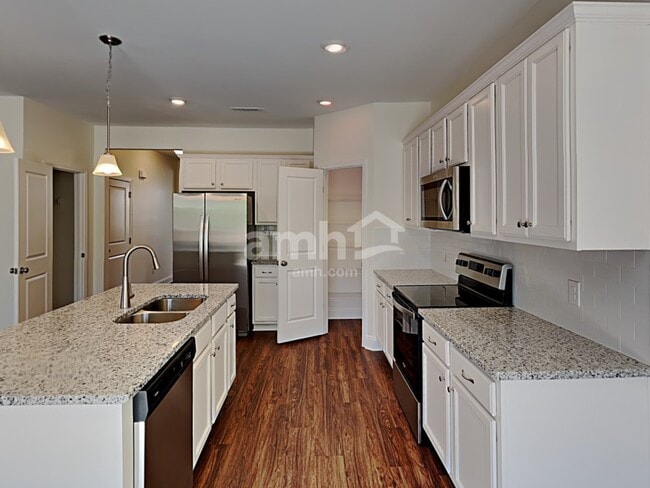 Photo - 1360 Lomond Dr