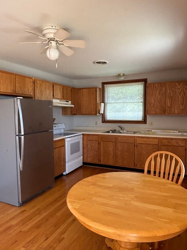 Photo - 4332 E 1675th Rd