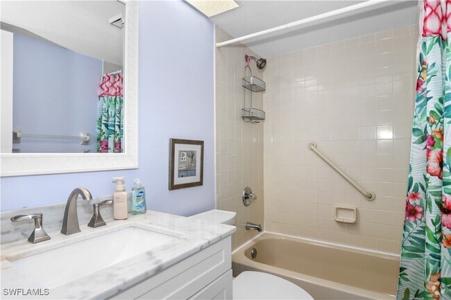 Building Photo - 1590 Trafalgar Ln Unit B101 Rental