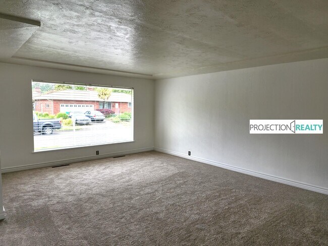 Photo - 11128 NE Everett St