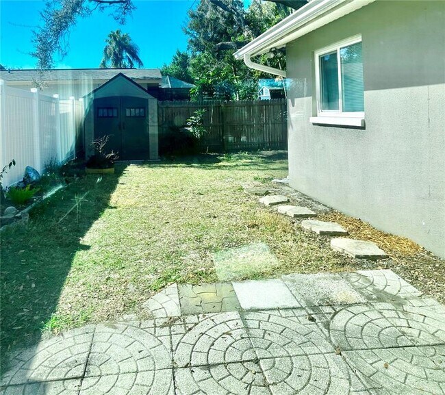 Photo - 2054 Broadway Ave