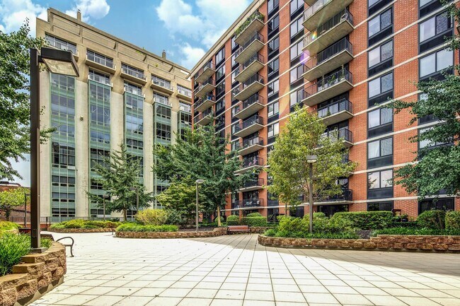 Building Photo - 700 Grove St Unit 2N Rental