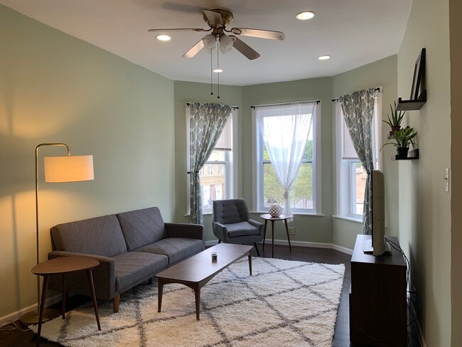 Photo - 1067 W Argyle St Unit 2F