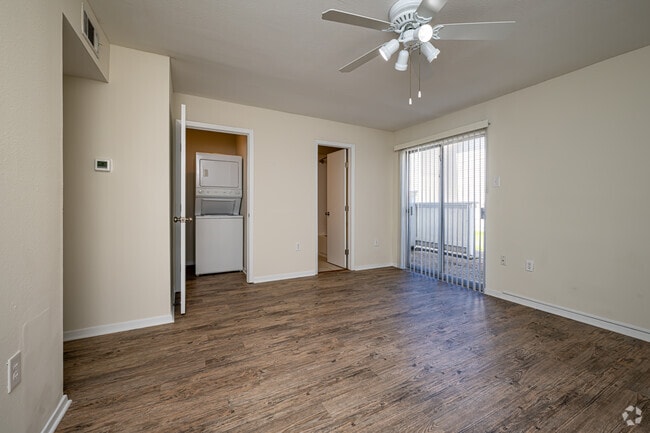 1BR, 1BA - 700SF - Primary Bedroom - Chateaux Dijon Apartments