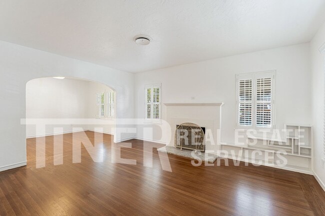 Photo - 657 40th St