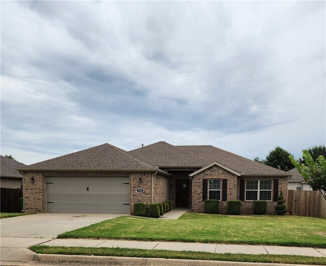 Building Photo - 705 Olivia Ln