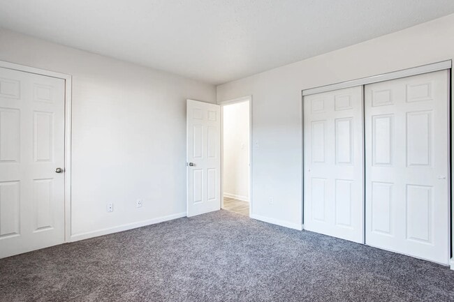 Brookfield Park Townhomes & Apartments