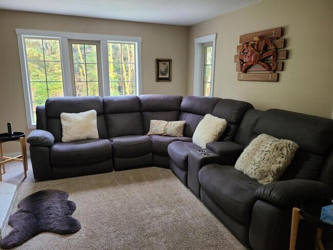 Photo - 389 Yasek Loop