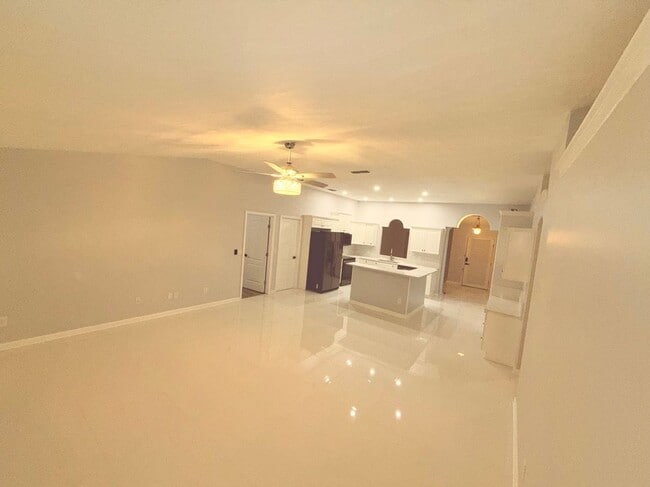 Photo - 465 Haversham Rd