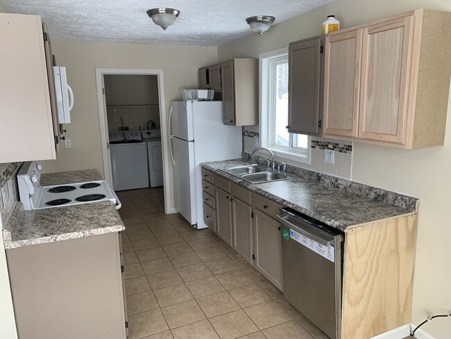 Building Photo - 4469 Manhattan W Unit 4469