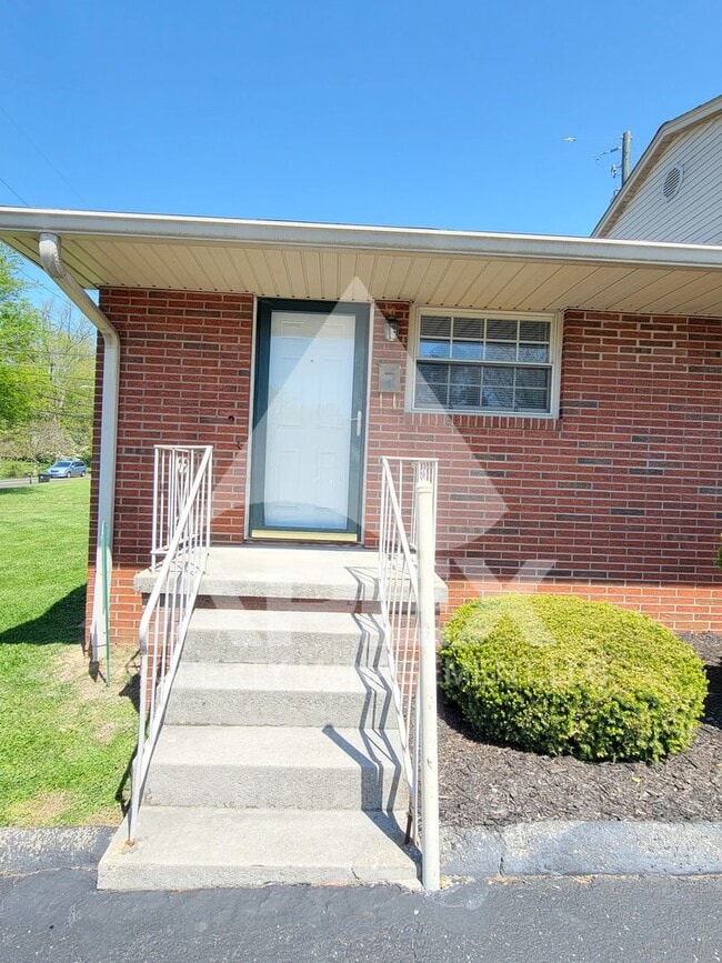 Photo - MOVE-IN SPECIAL, $1 RENT!! - Spacious Ground Floor 2 Bd - 1Ba Apartment in Fountain City -- END U... Unit #1