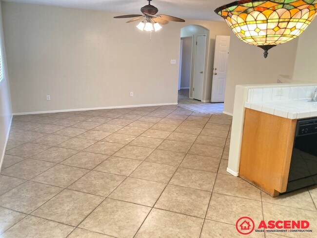Photo - Comfortable 2BD/2BA Home in Bakersfield's Desirable 93312 — Fully Equipped!