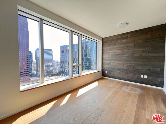 Building Photo - 889 Francisco St Unit 2007