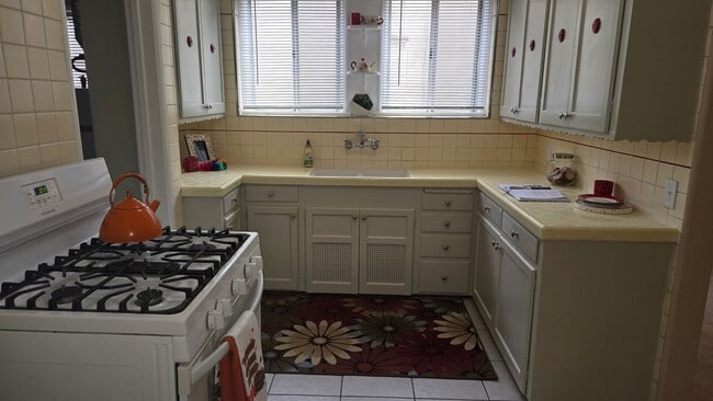 Period Kitchen - 4132 Creed Ave Unit 4132