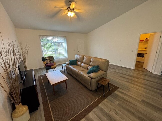 Photo - 2466 Logsdon St
