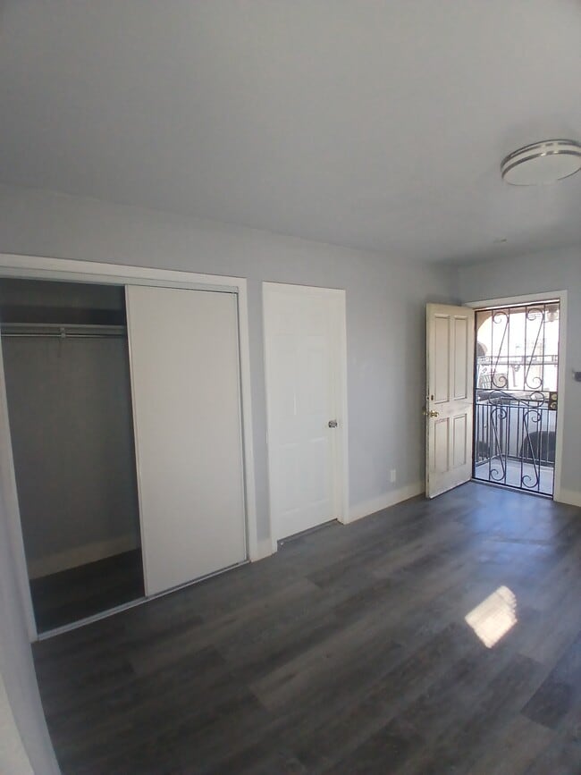 Sala de estar - 8641 1/2 S Hoover St Unidad half hoover