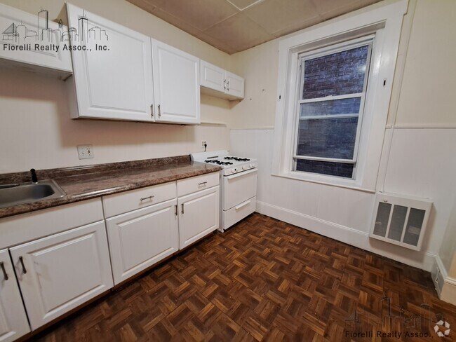 Building Photo - 88 Prince St Unit 3 Rental