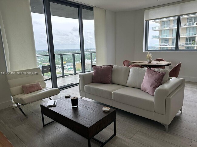 Photo - 121 NE 34th St Unidad 2309