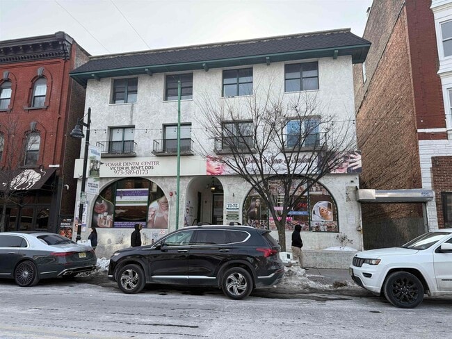 Building Photo - 73-75-75 Ferry St Unit 7