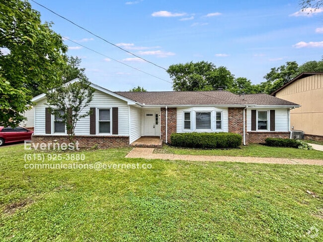 Building Photo - Inviting 3-Bedroom Home with Fenced Yard a...