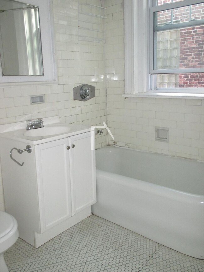 Photo - No Brokers Fee, No Security Deposit, Heat ...