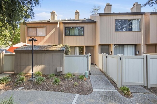 536 Woodside Oaks